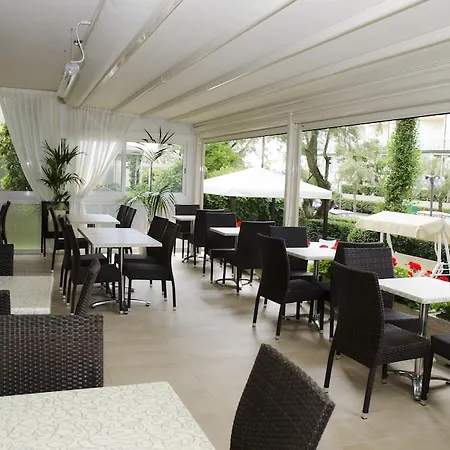 Consul Hotel 3*